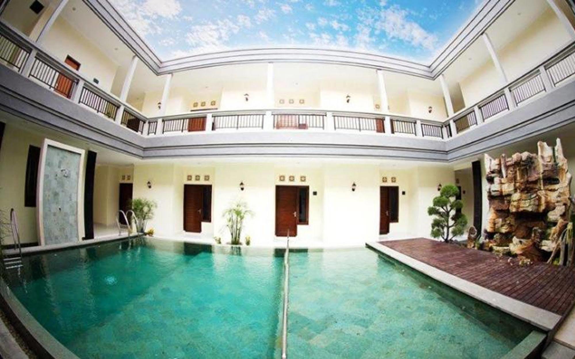 Teges Inn Kuta كوتا المظهر الخارجي الصورة