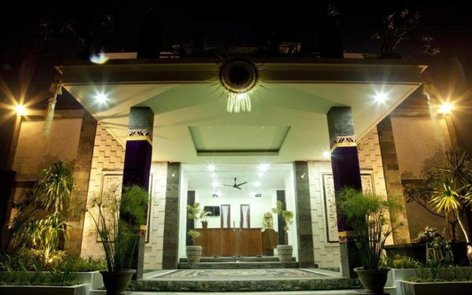 Teges Inn Kuta كوتا المظهر الخارجي الصورة